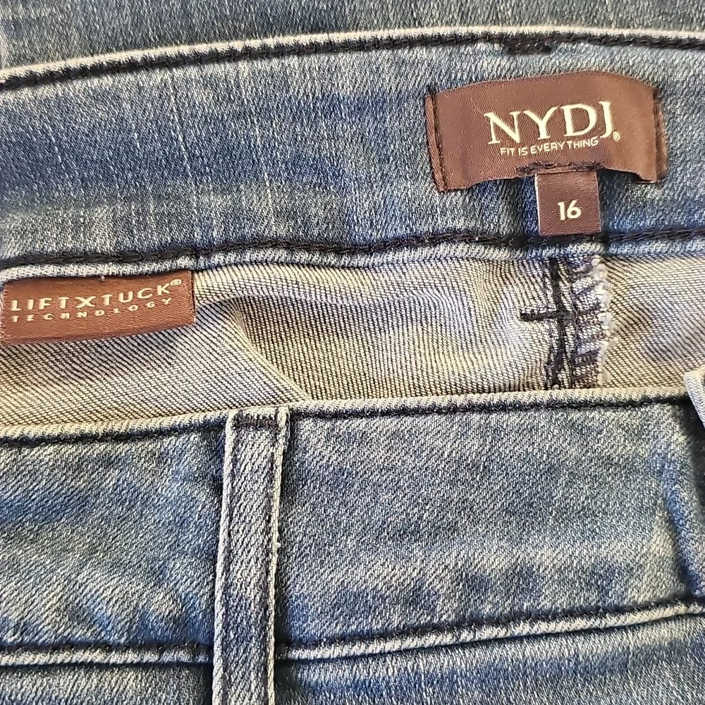 NYDJ, New Peralta Straight Ankle Jeans in 16 - Med Wash - Picture 2 of 5